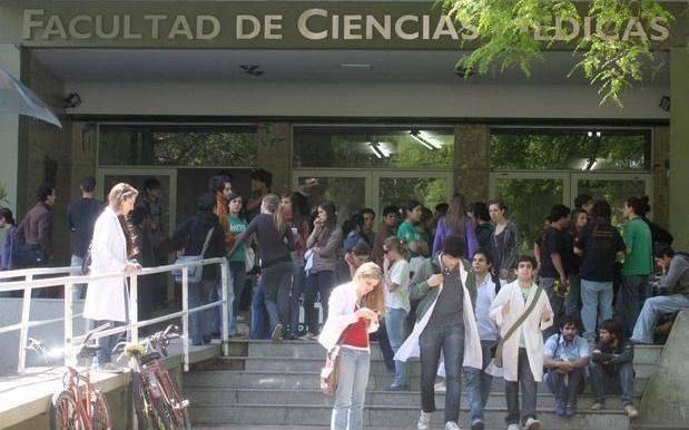 Coronavirus: Llamado a estudiantes de Medicina y Enfermería en La Plata