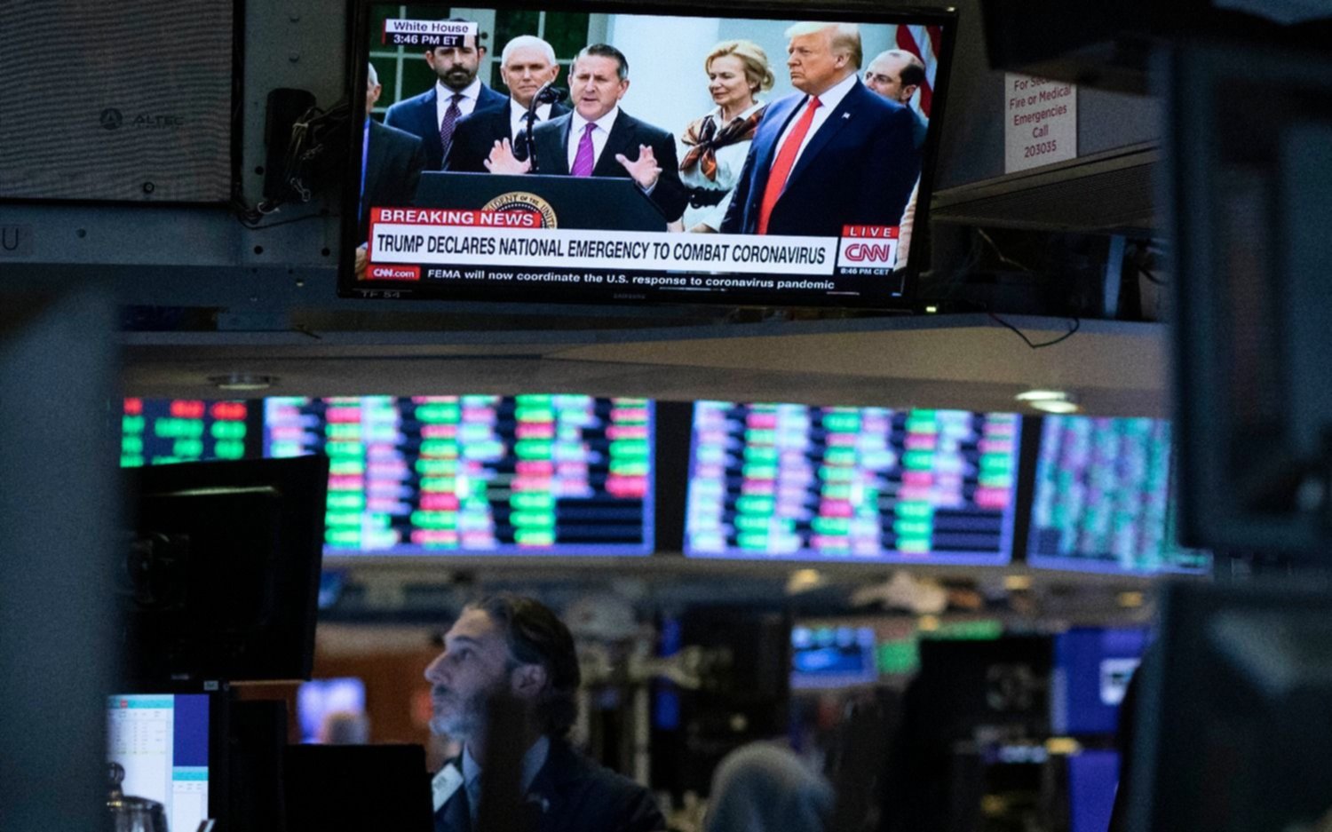Tras el colosal derrumbe de ayer, Wall Street revirtió la tendencia y cerró con un alza del 9%