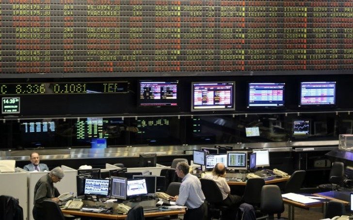 La bolsa repuntó, el dólar cerró estable, la soja volvió a caer y el riesgo país en alza