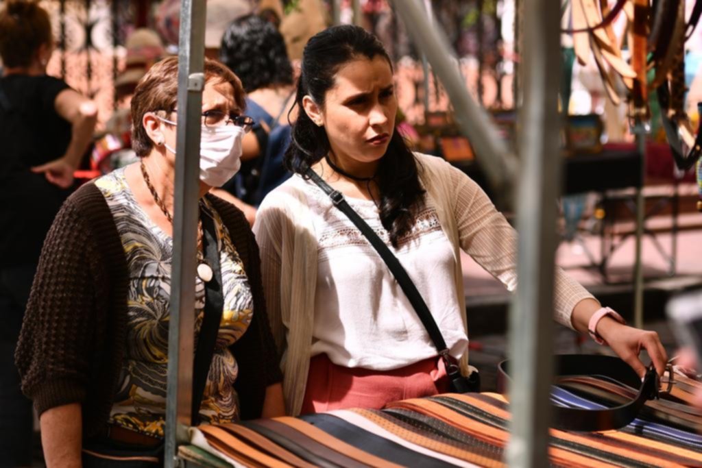 Confirman otros 11 casos, 3 no importados, y los infectados en el país ya son 56
