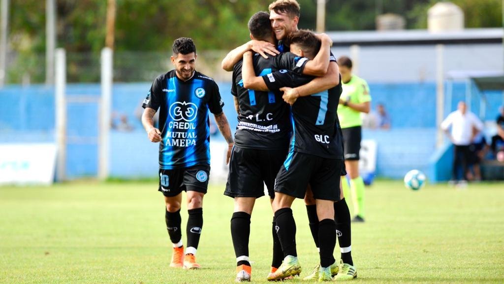 La Villa lo ganó en la última y sigue bien prendido arriba