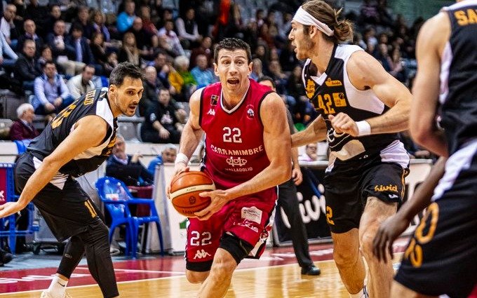 La Liga española de básquetbol, con nueve argentinos, se interrumpe hasta 24 de abril