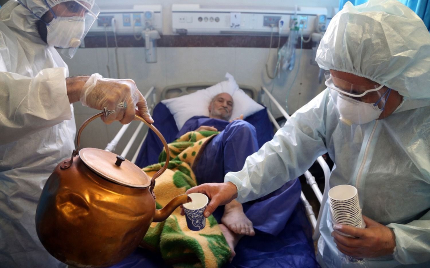 Irán bate récord de muertos por coronavirus en un día: 129