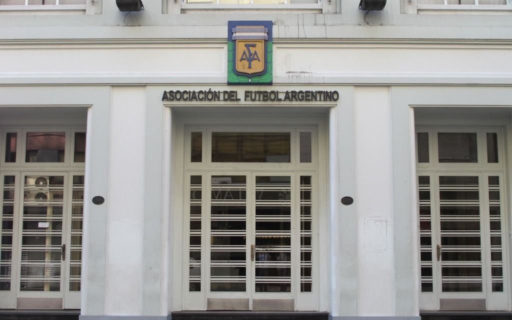 Suspenderán todo el fútbol en el país por el coronavirus