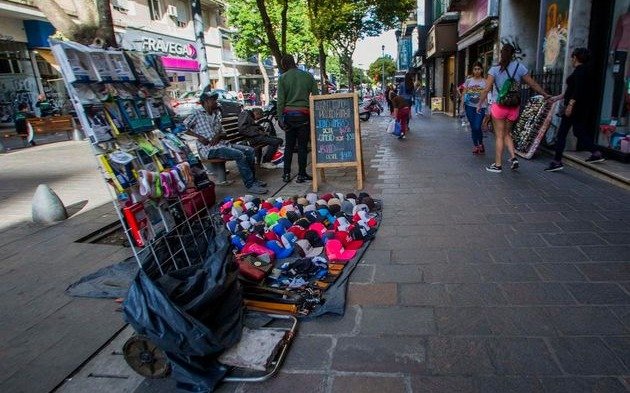 La venta ambulante aumentó 35 por ciento y hay más locales vacíos