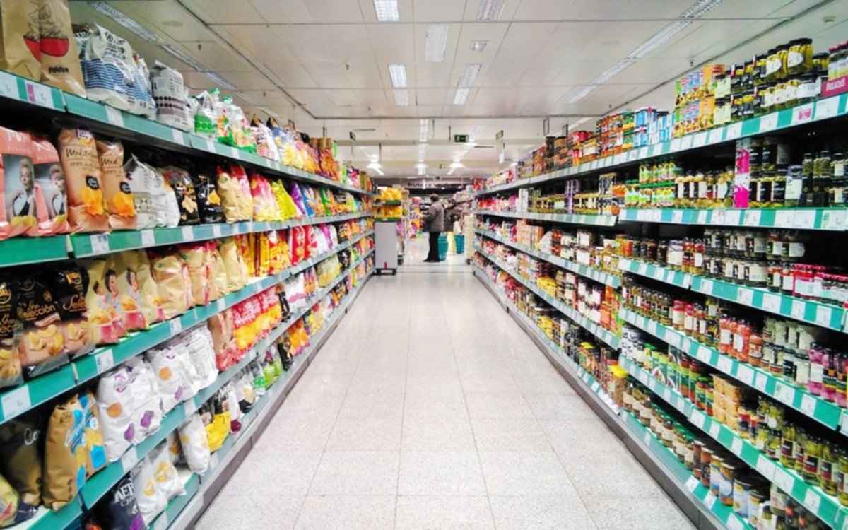 En medio de la emergencia, la Comuna pidió  a los hipermercados que abran las 24 horas