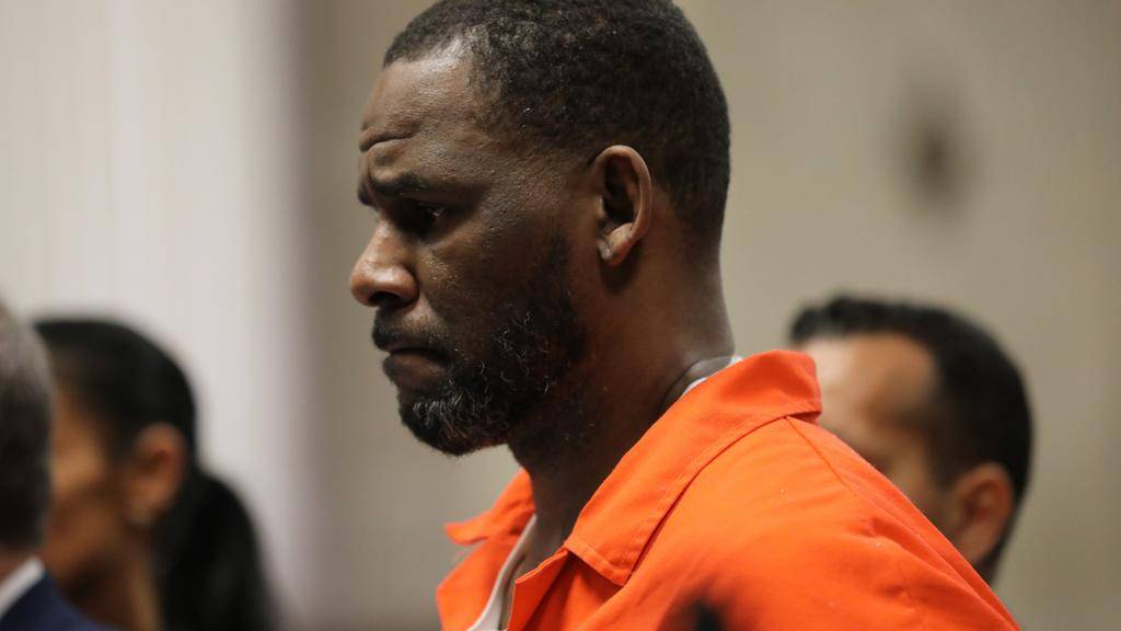 Nuevos cargos contra R. Kelly por contagiar herpes
