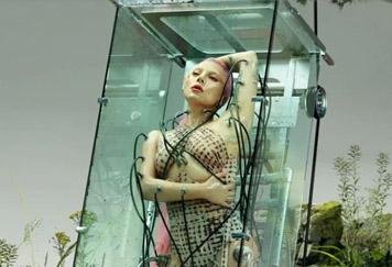 Gaga hace arder las redes con su producción de fotos