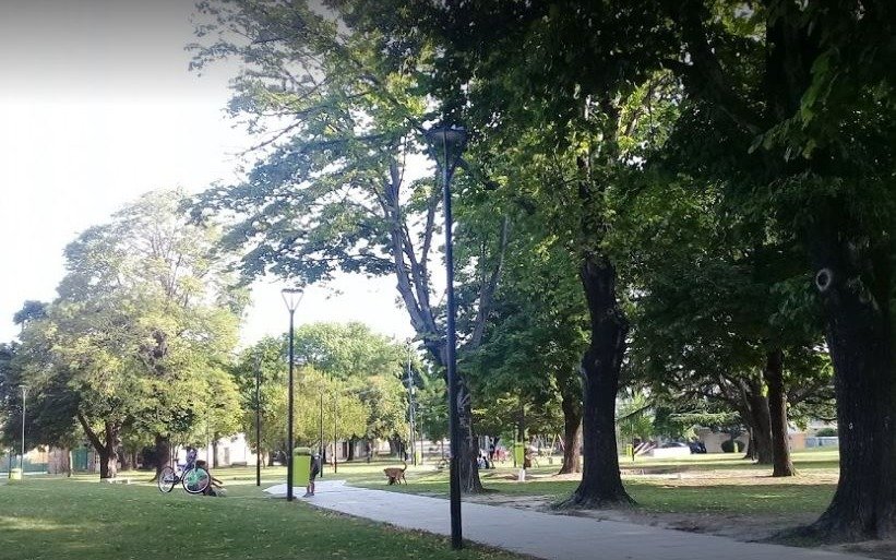 Cayó tras robar y golpear a una pareja en Plaza Sarmiento y darse a la fuga 