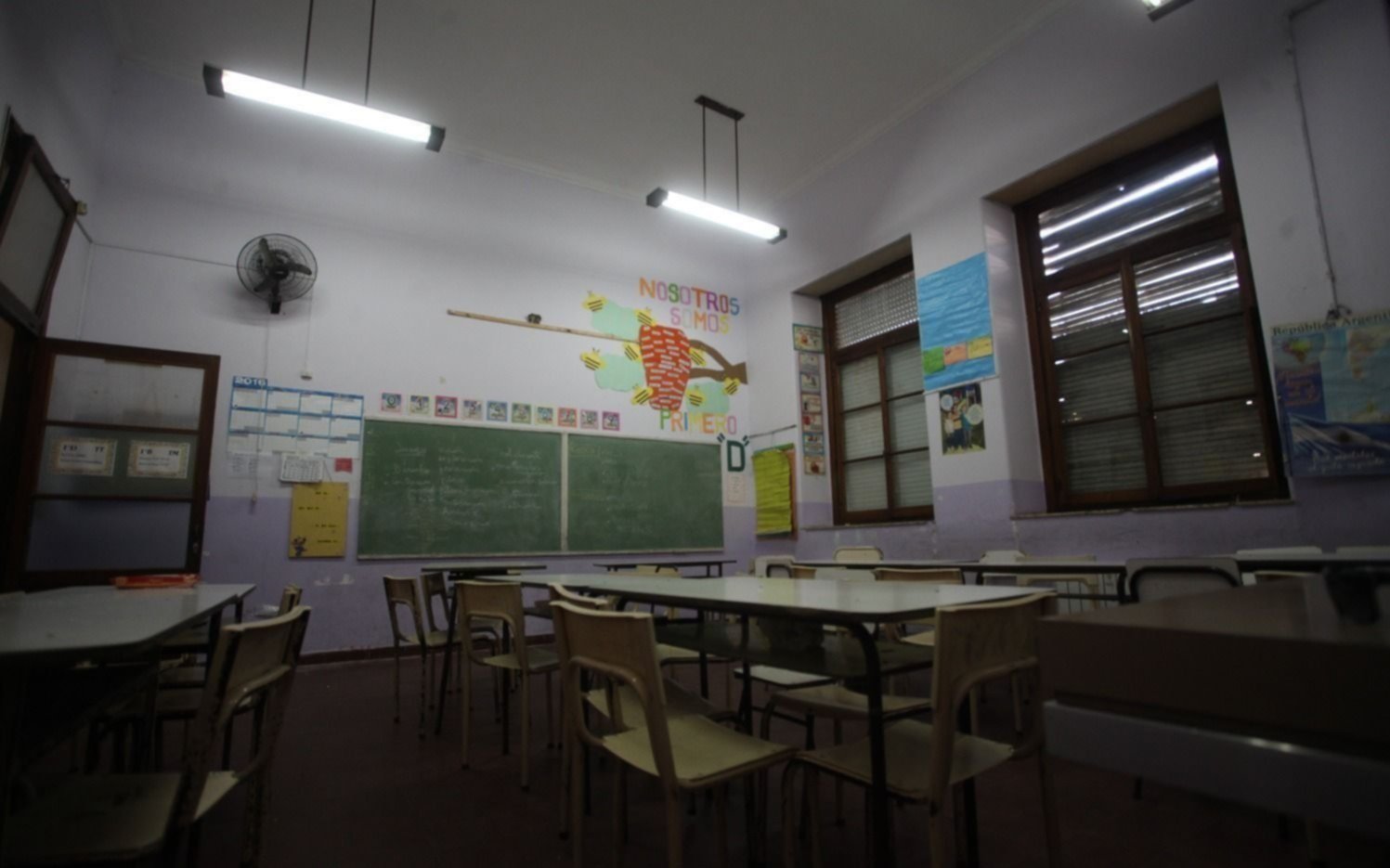 Oficializan sistema de licencias para los maestros durante la suspensión de clases