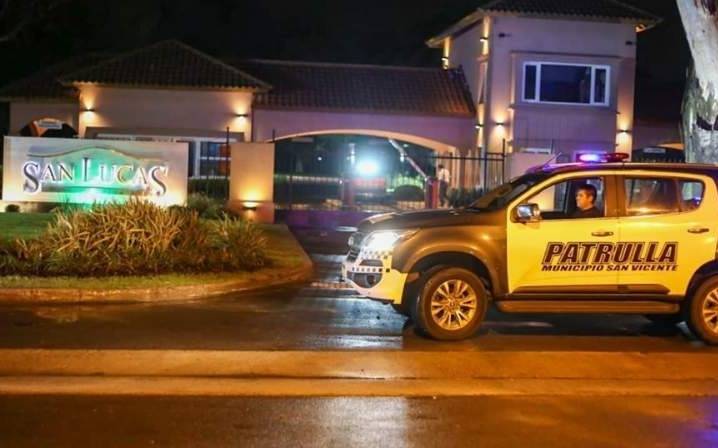 Lo denunciaron sus vecinos del country y ahora enfrenta una causa penal por no cumplir la cuarentena