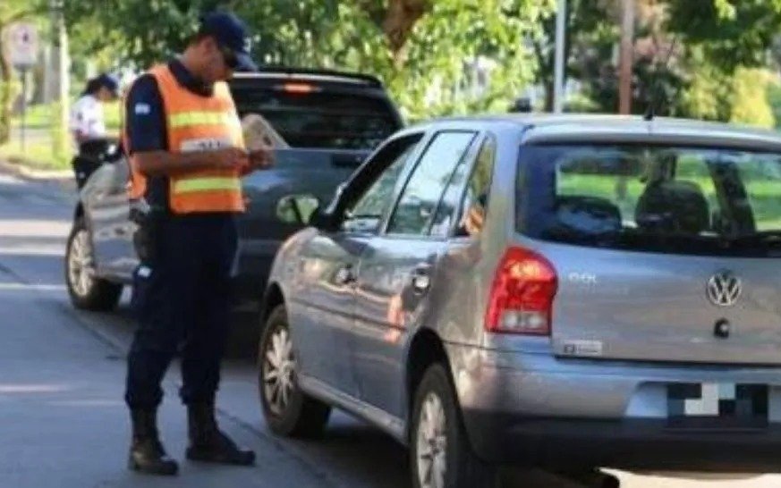 Fingió estar infectado con coronavirus para evitar multa de tránsito