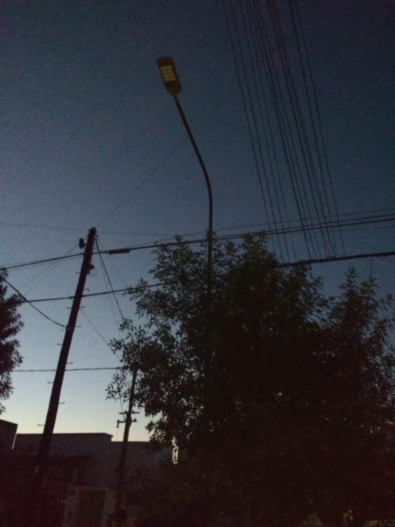 Luminarias sin funcionar en calle 37 entre 21 y 22