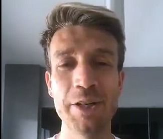 Schunke aprovechó la cuarentena para meter un look que le cambió la cara
