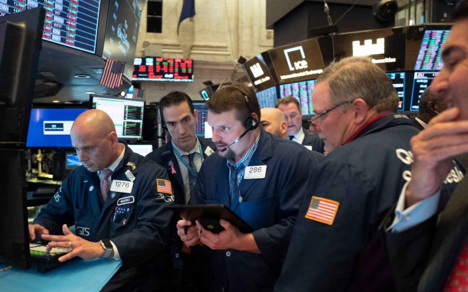 Tras el hundimiento de ayer, Wall Street respira y cierra la jornada en alza