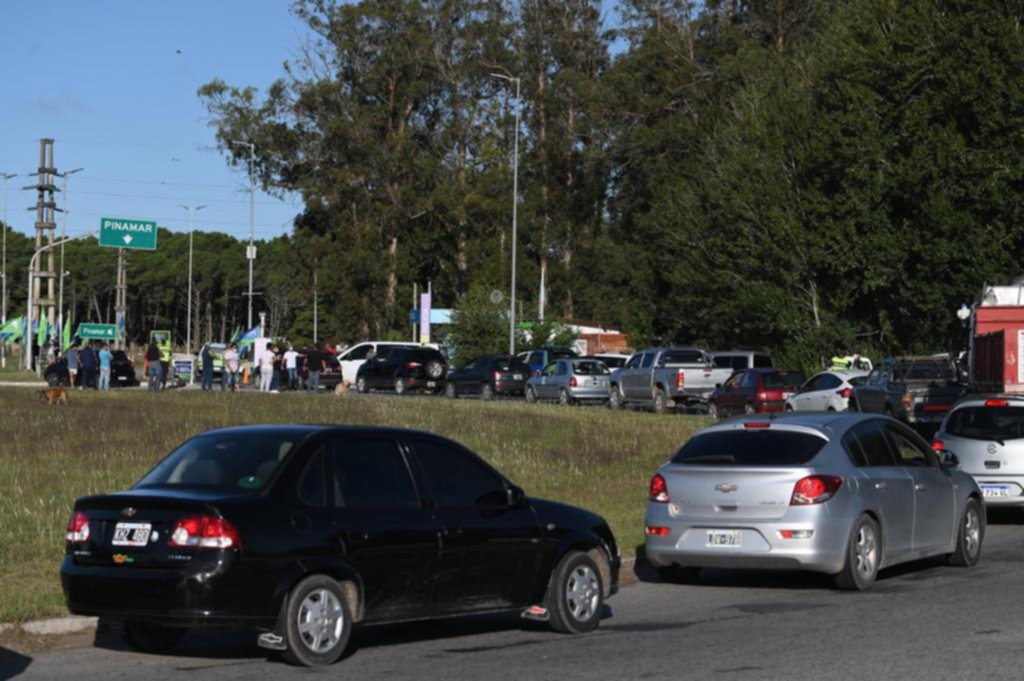 Otra vez filas en accesos a la Costa, donde los vecinos se enfrentaron a los “turistas”