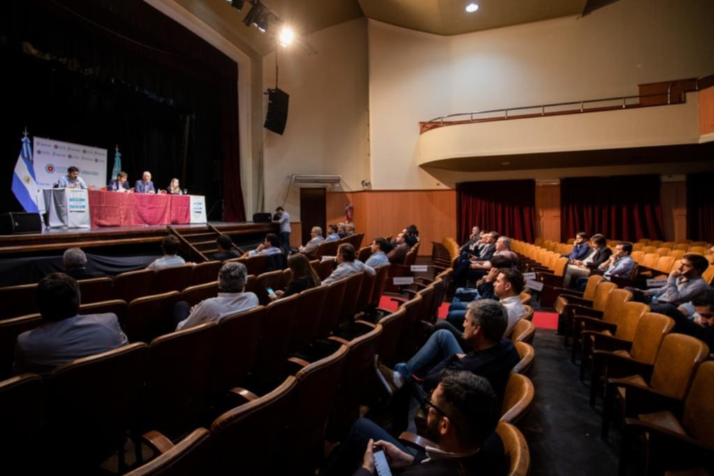 Kicillof reunió a todos los intendentes para coordinar el operativo territorial