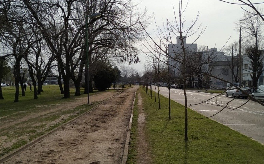 Salió a correr por la Rambla de la 32, en Barrio Norte, lo denunciaron y se lo llevaron preso