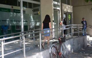 ¿A dónde llamar para denunciar a personas que violan la cuarentena?