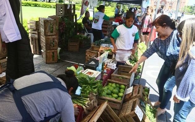 Feriantes y puesteros piden quedar exentos del monotributo y otros impuestos