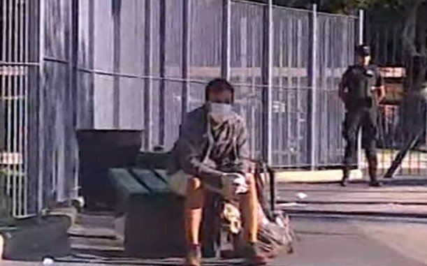 Un joven que llegó de Brasil y violó la cuarentena fue demorado en Plaza Misere