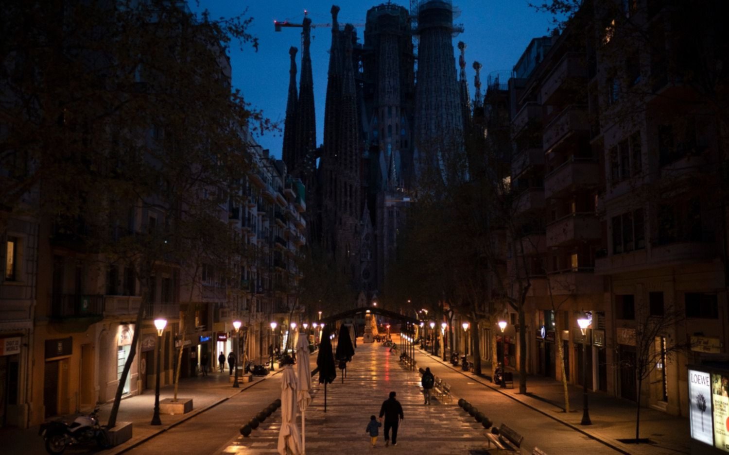 España, cada vez peor: suma 324 muertos en las últimas 24 horas y casi 5.000 contagios