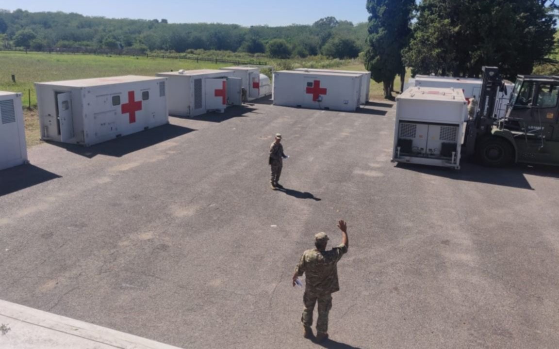 FOTOS.- El Ejército comenzó a desplegar un hospital de campaña en Campo de Mayo