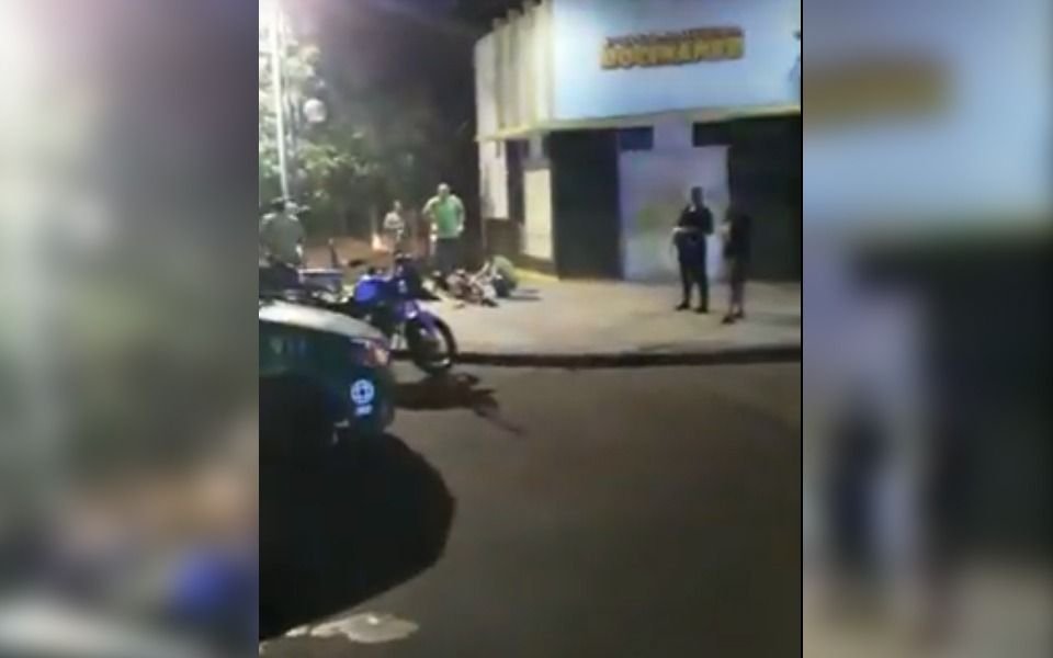 Motochorros balearon a un repartidor a metros de Plaza Malvinas