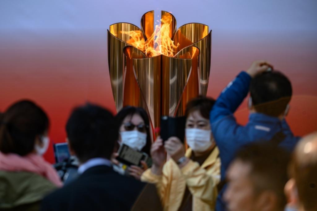 Miles de personas visitaron la llama olímpica en Japón