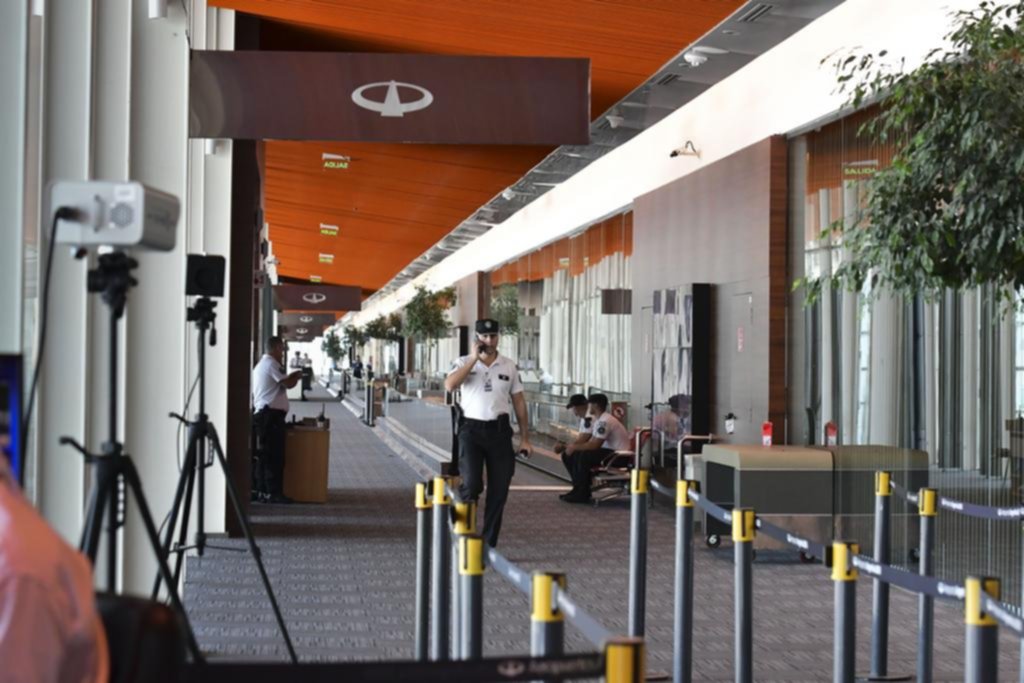 Un eventual cierre del aeropuerto de Ezeiza quedó envuelto en una polémica