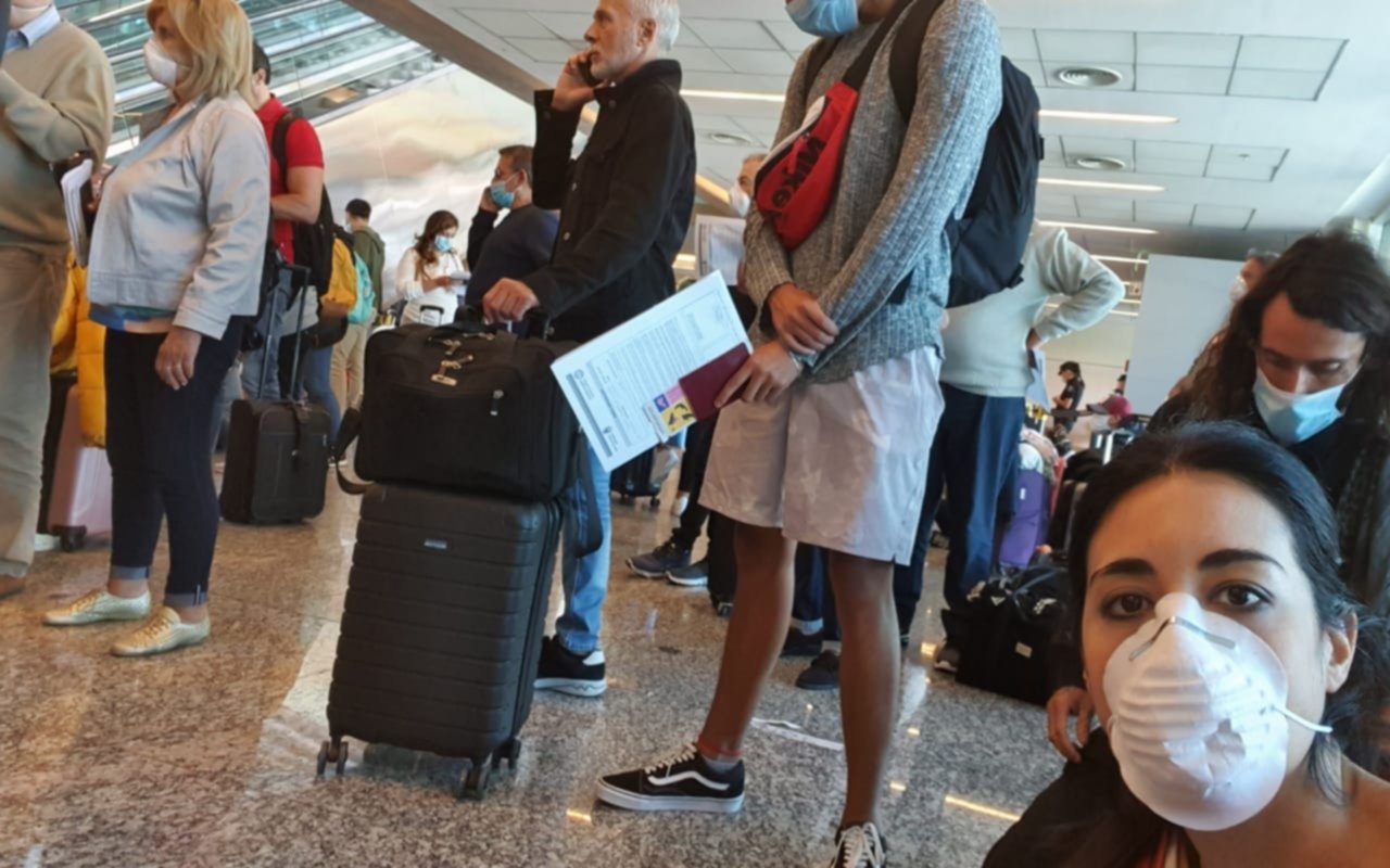 Del alivio del regreso a la incertidumbre de no saber dónde van a hacer la cuarentena