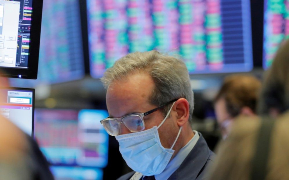 Wall Street cierra con fuertes pérdidas pese a los anuncios de incentivos económicos