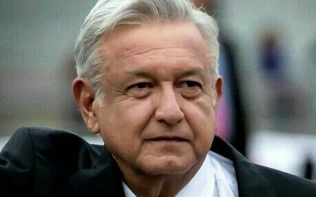 López Obrador insiste con salir a comer, pero en México suspenden cada vez más actividades