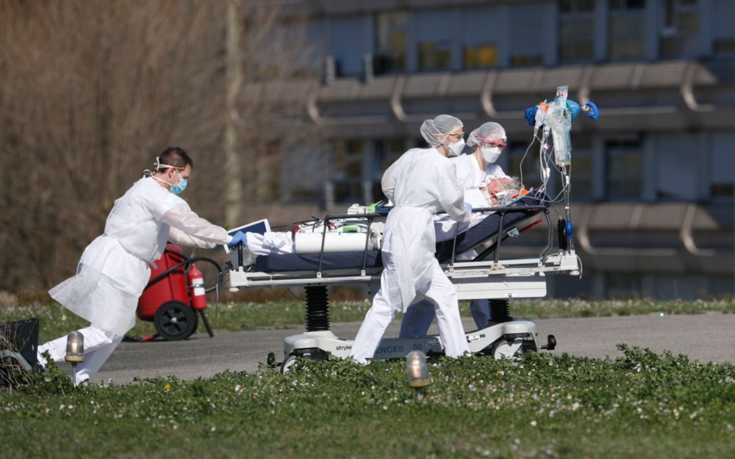 Una estudiante de 16 años, la víctima mortal más joven del coronavirus en Francia