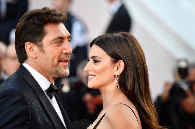 Los Cruz Bardem donan insumos a hospital español