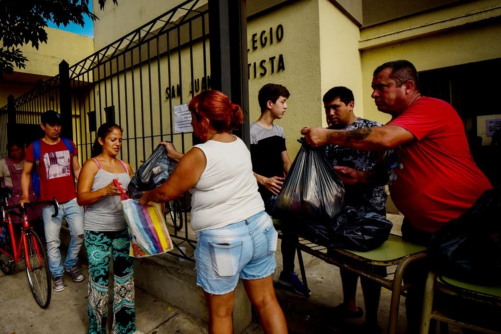 Desbordes en la primera entrega de alimentos para familias vulnerables