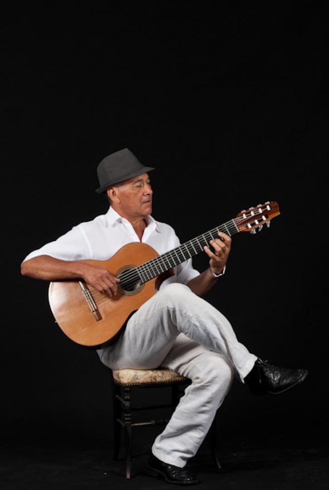 Adiós a Nicolás “Colacho” Brizuela, la guitarra de Mercedes Sosa