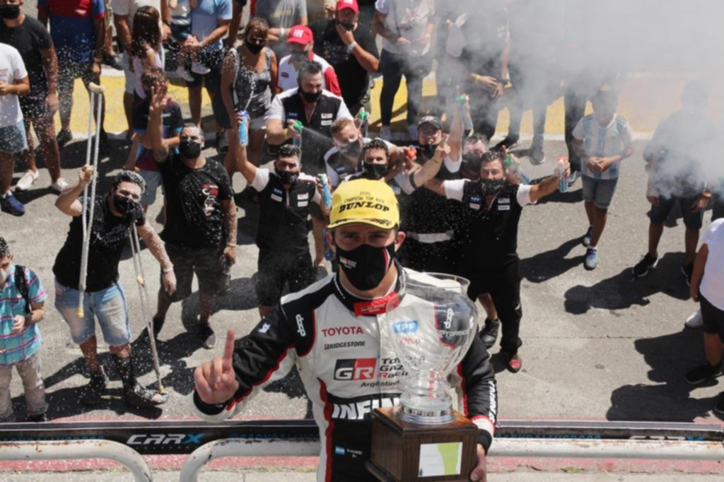 Rossi, bicampeón del Top Race pese al triunfo de Girolami