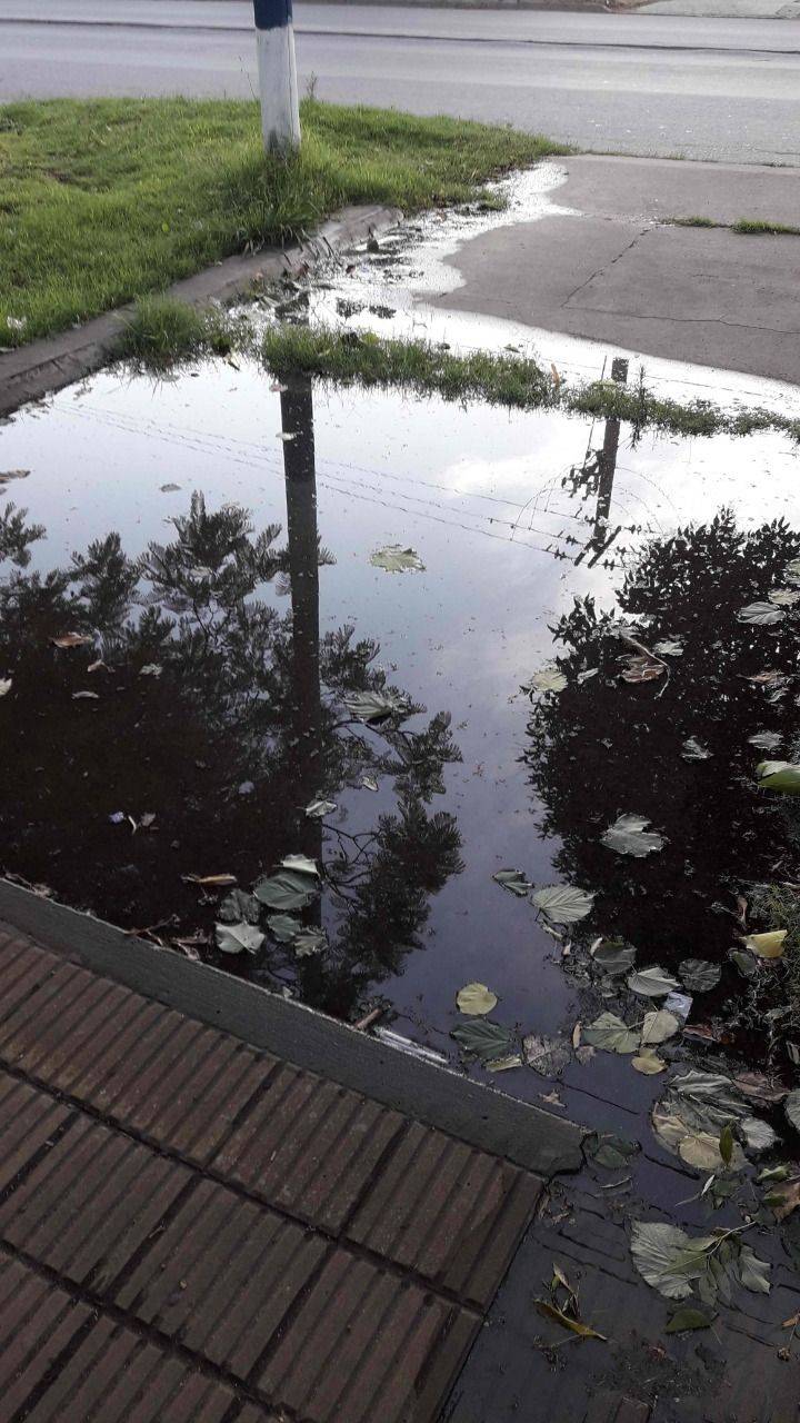 Una enorme pérdida de agua en Los Hornos