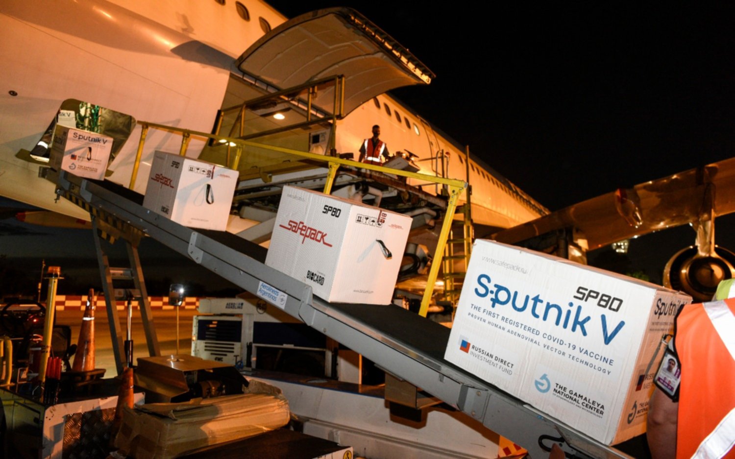 Llegó al país el segundo vuelo desde Moscú con otras 730 mil dosis de la Sputnik V
