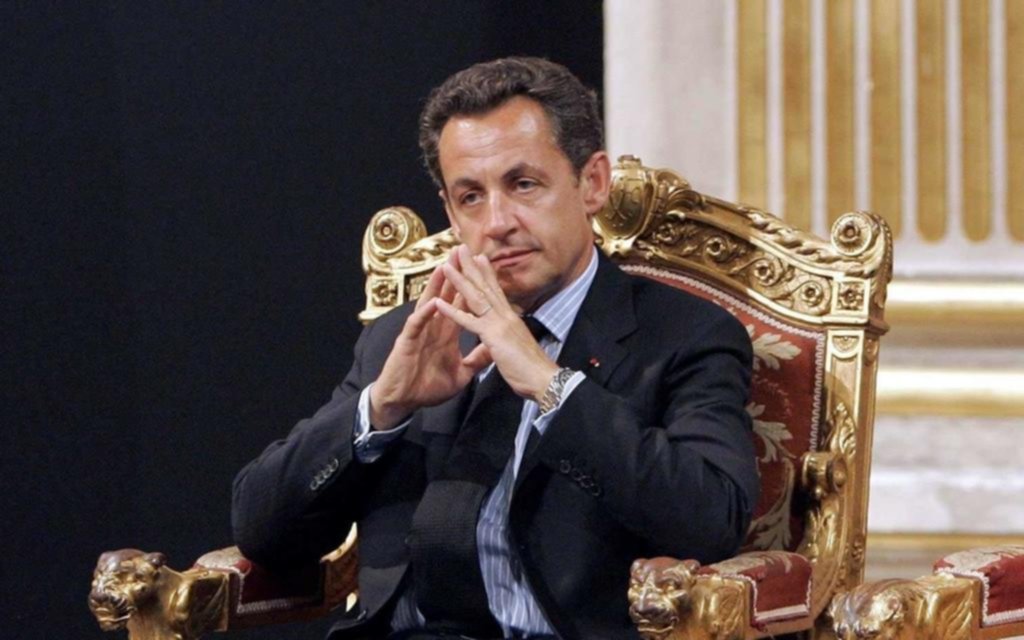 Por corrupción, condenan a tres años de cárcel a Sarkozy