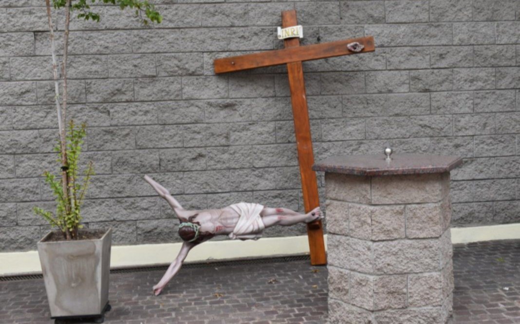 Por poco no se llevan a Jesús, en brutal robo y vandalismo en una iglesia