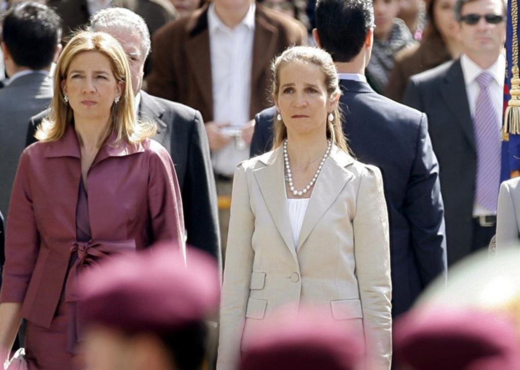 Las hermanas del rey de España, vacunadas en Emiratos: bronca