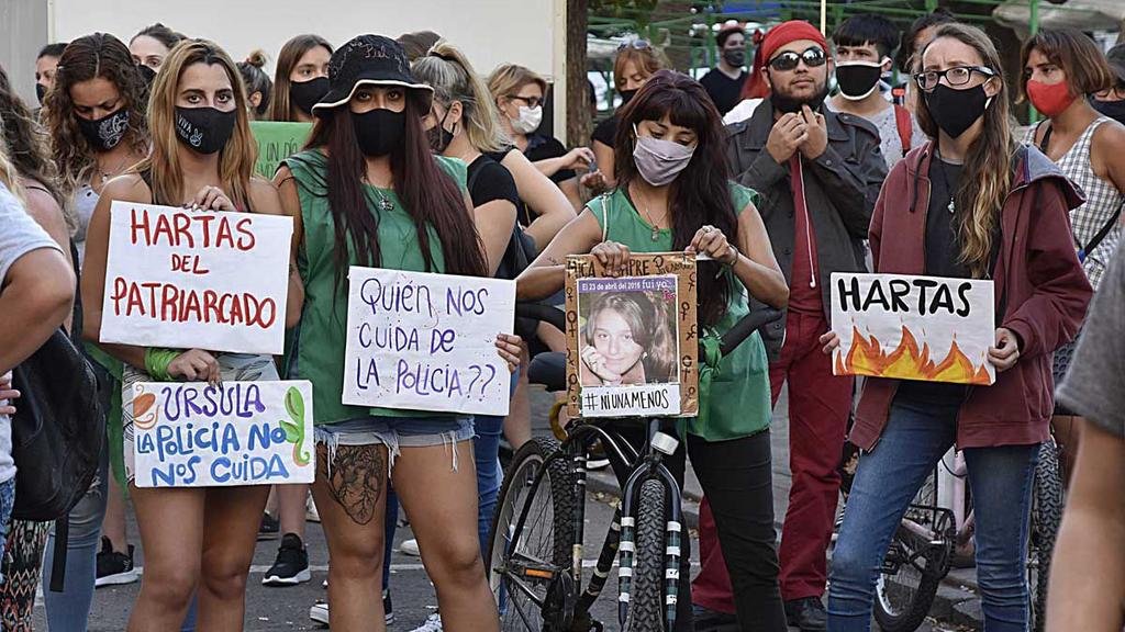 Otro policía involucrado en un femicidio en Argentina