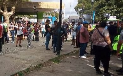 Reclaman trabajo e insumos en la puerta de Desarrollo Social  