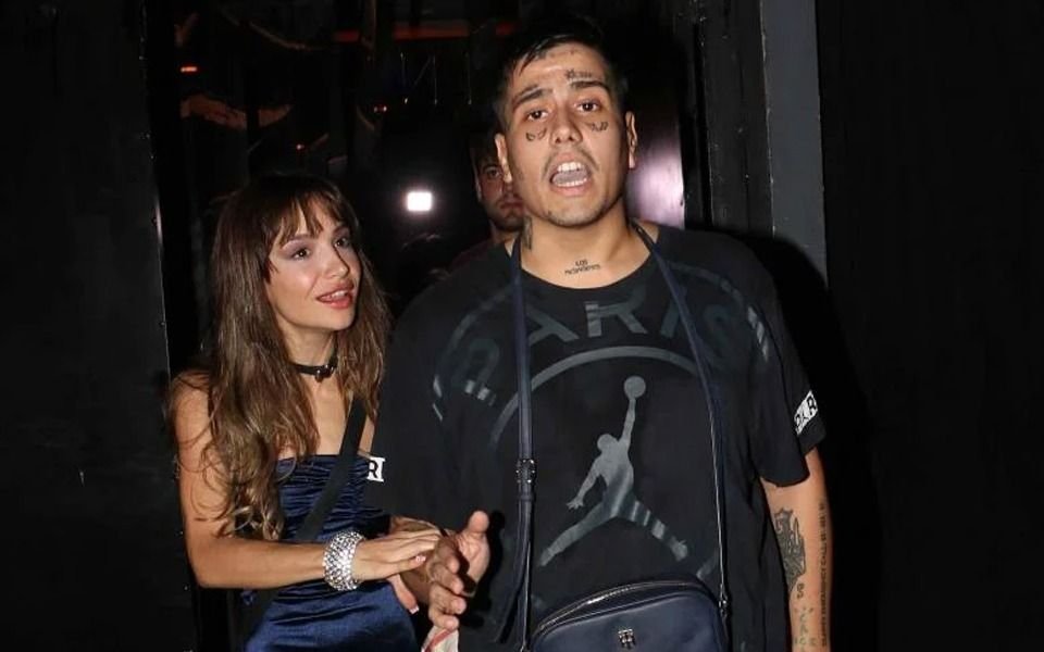 El Duki furioso y gritando porque no quiere que le saquen fotos con Brenda Asnicar