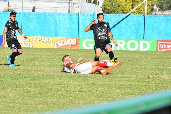 Villa San Carlos salvó el empate 1-1 en su debut frente a Cañuelas