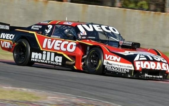 José Manuel Urcera ganó su cuarta carrera en el TC en el Gálvez