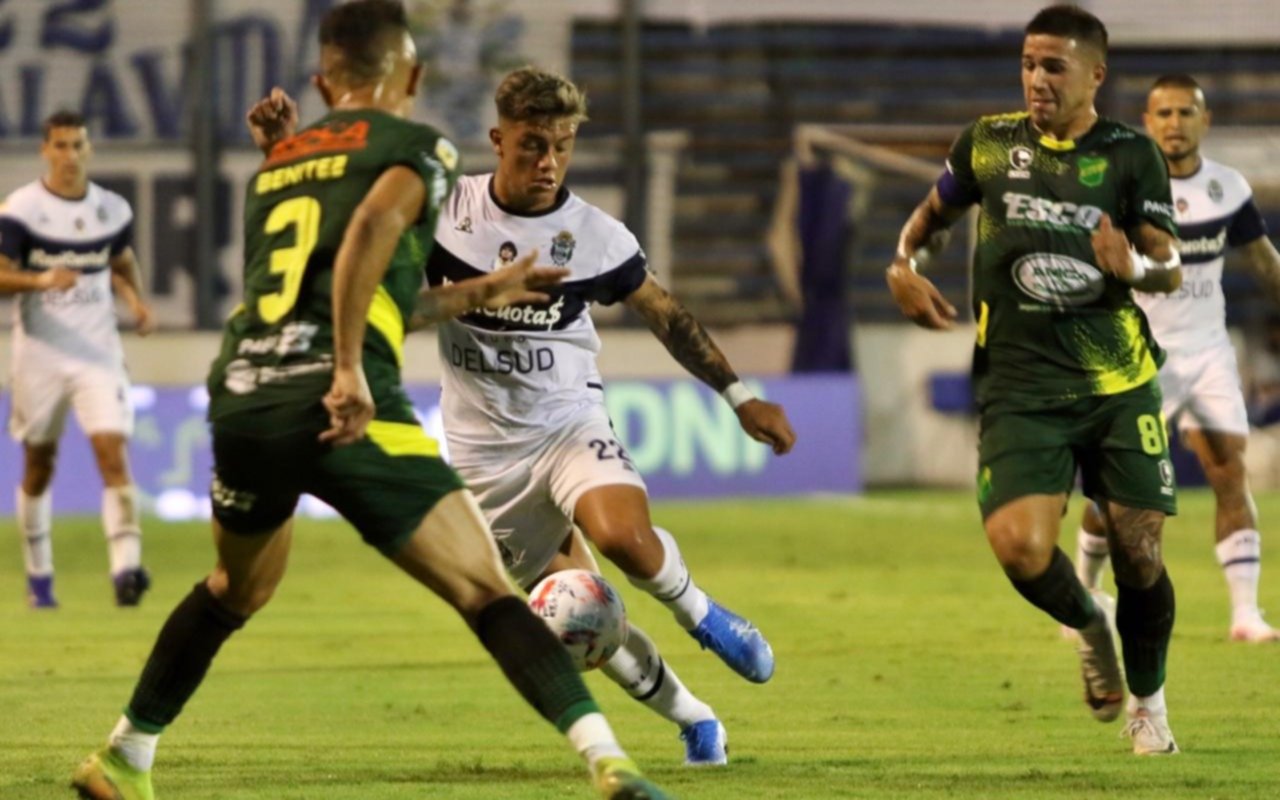 Gimnasia no pudo aguantar la ventaja y empató 1-1 ante Defensa en el Bosque