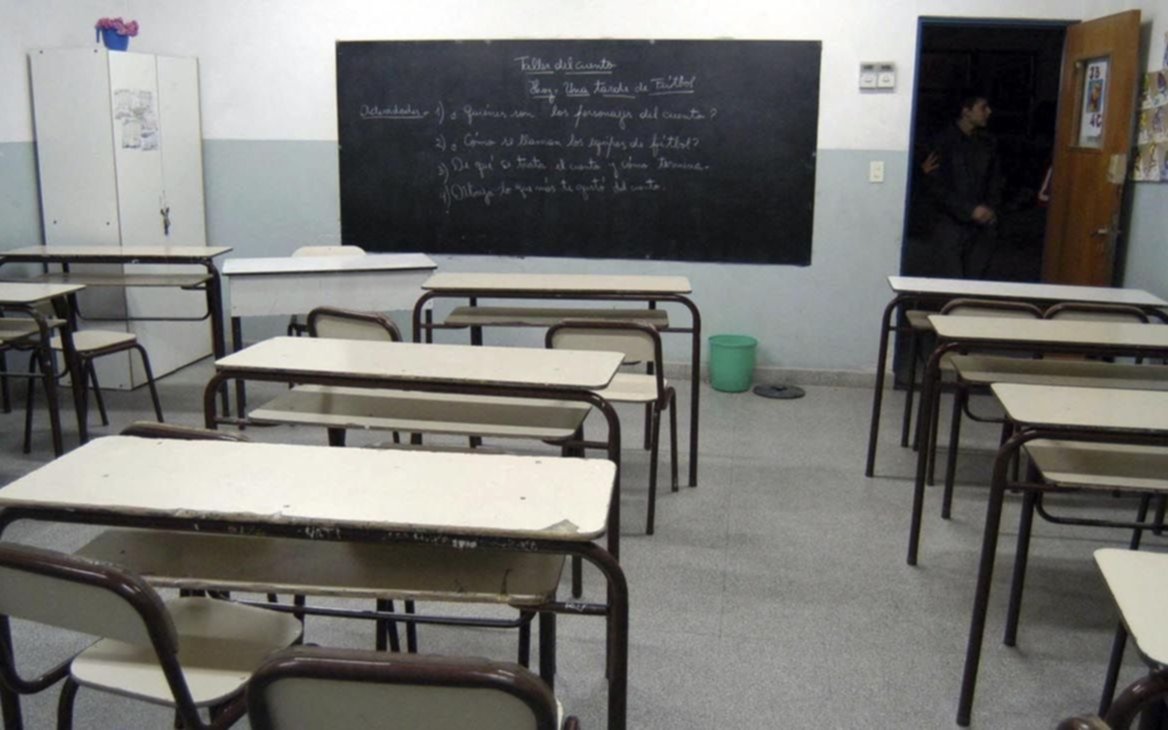 Tres gremios docentes adhieren al paro y complica el regreso de mañana a clases presenciales